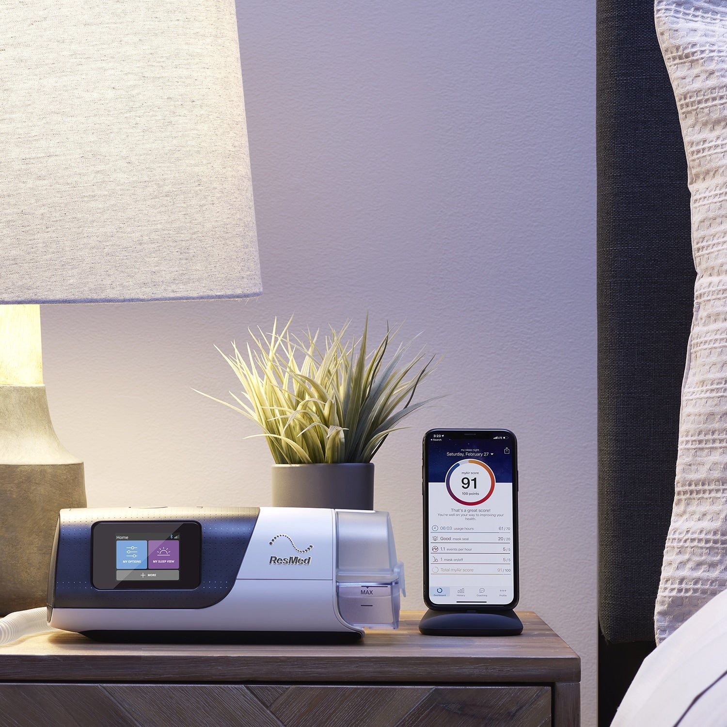 AirSense 11 AutoSet Auto-CPAP Machine Package with Heated Humidifier